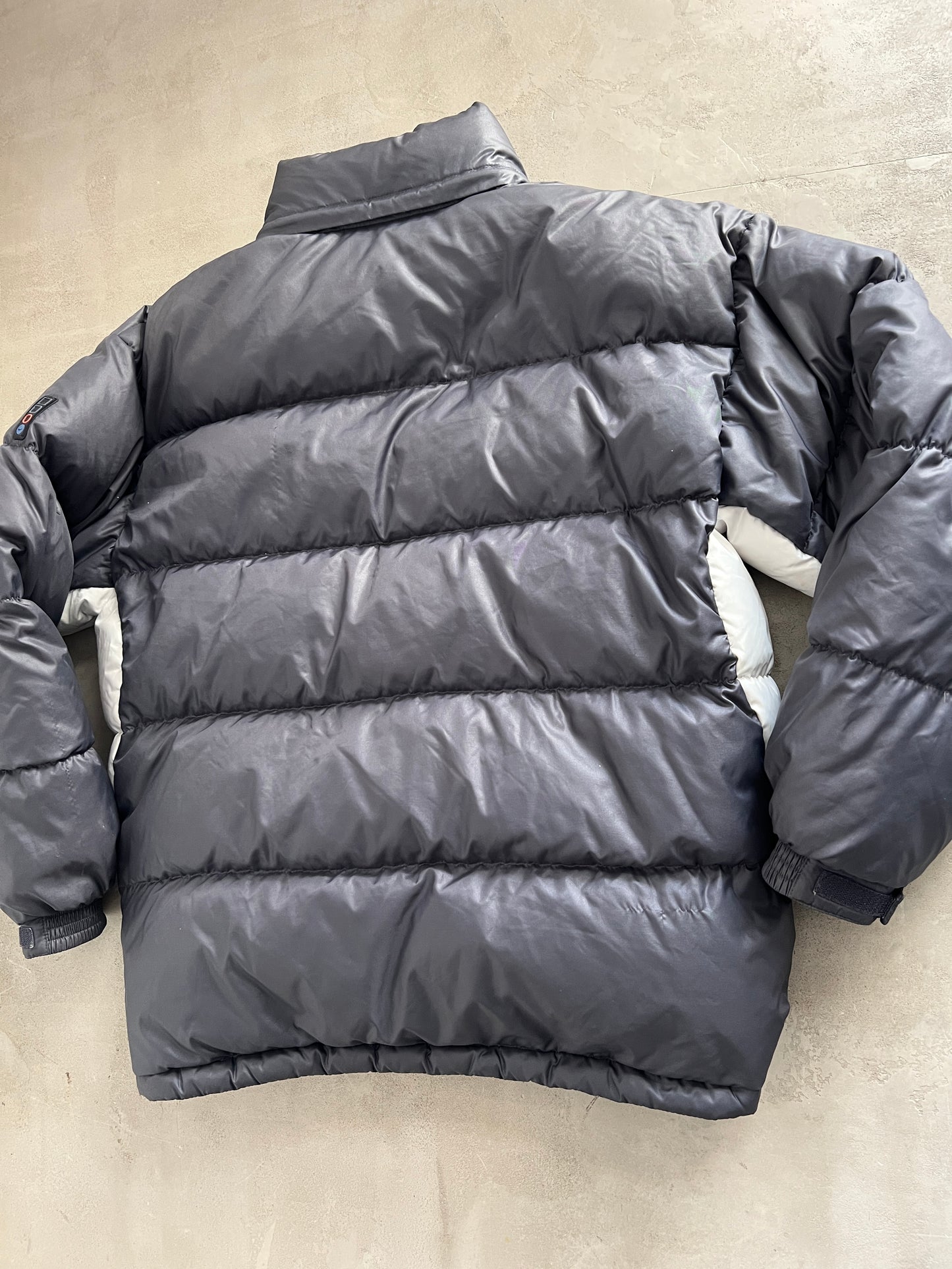 BLACK/CREME NIKE PUFFER - 1990S - L