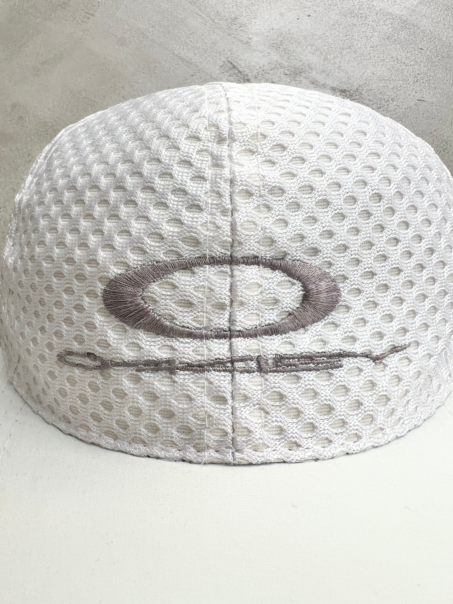 WHITE OAKLEY SOFTARE CAP - 1990S