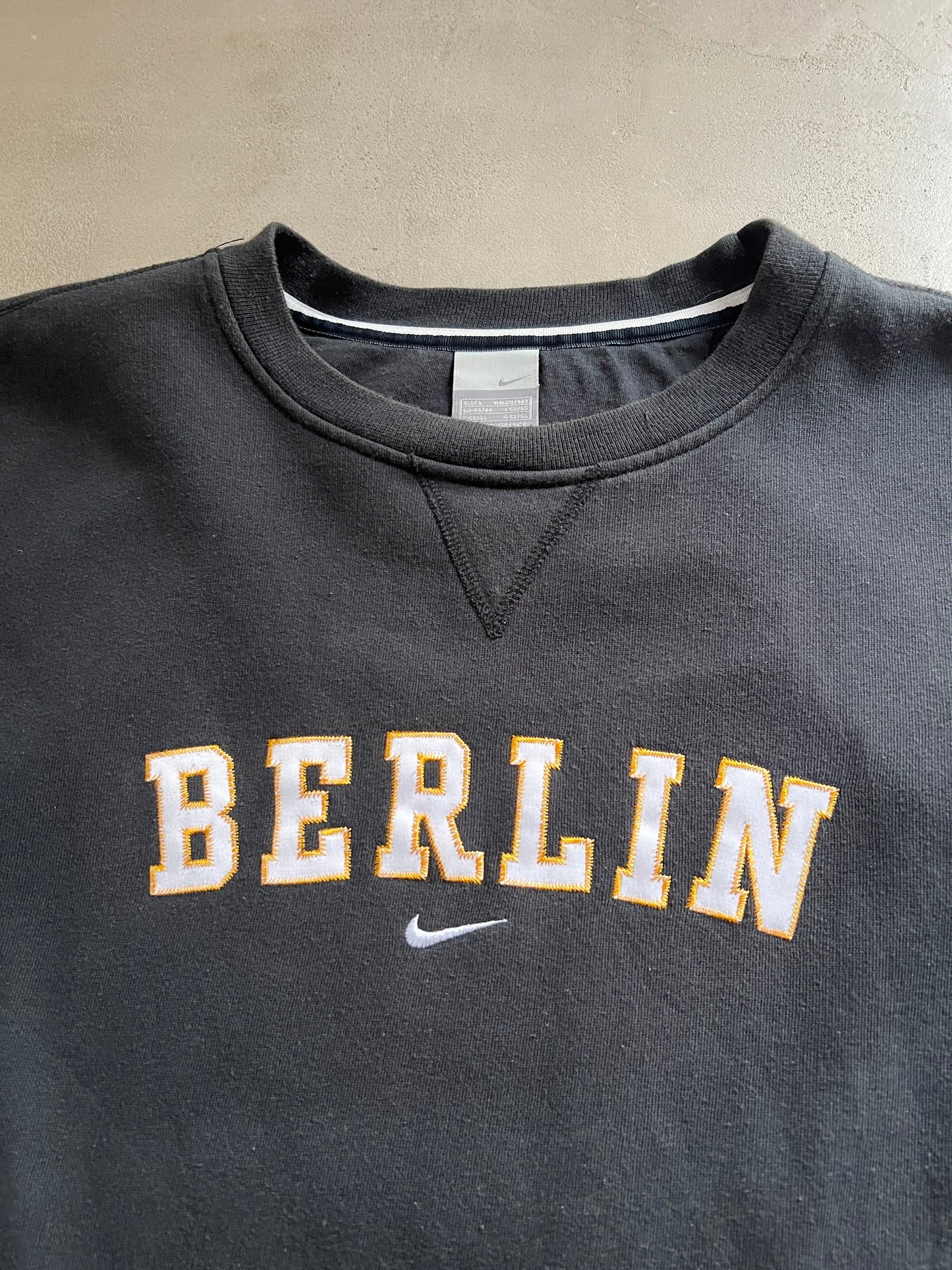 BLACK NIKE TOWN BERLIN SWEATER - 2000S - L