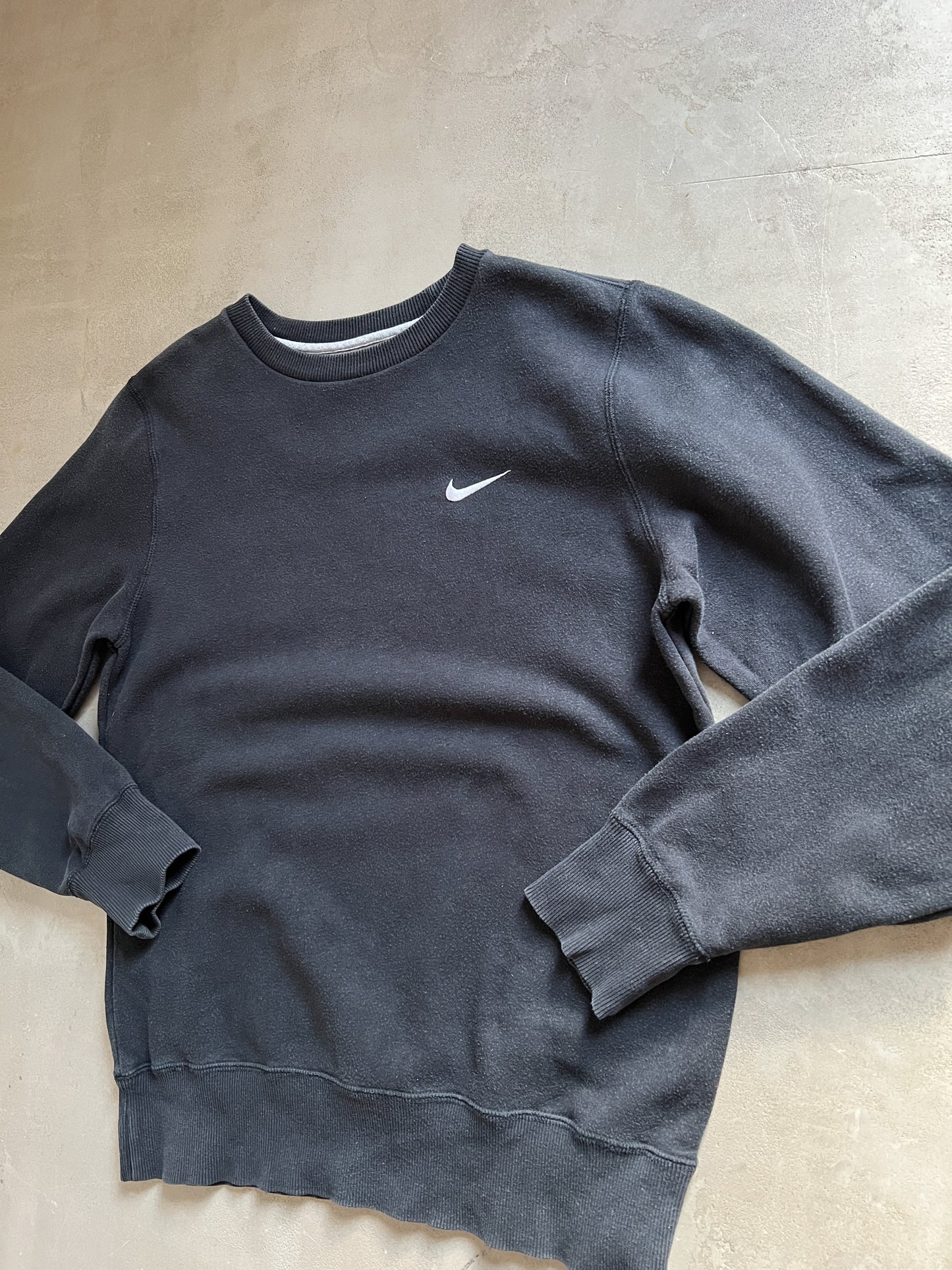 FADED BLACK NIKE SWEATER - 2000S - M/S