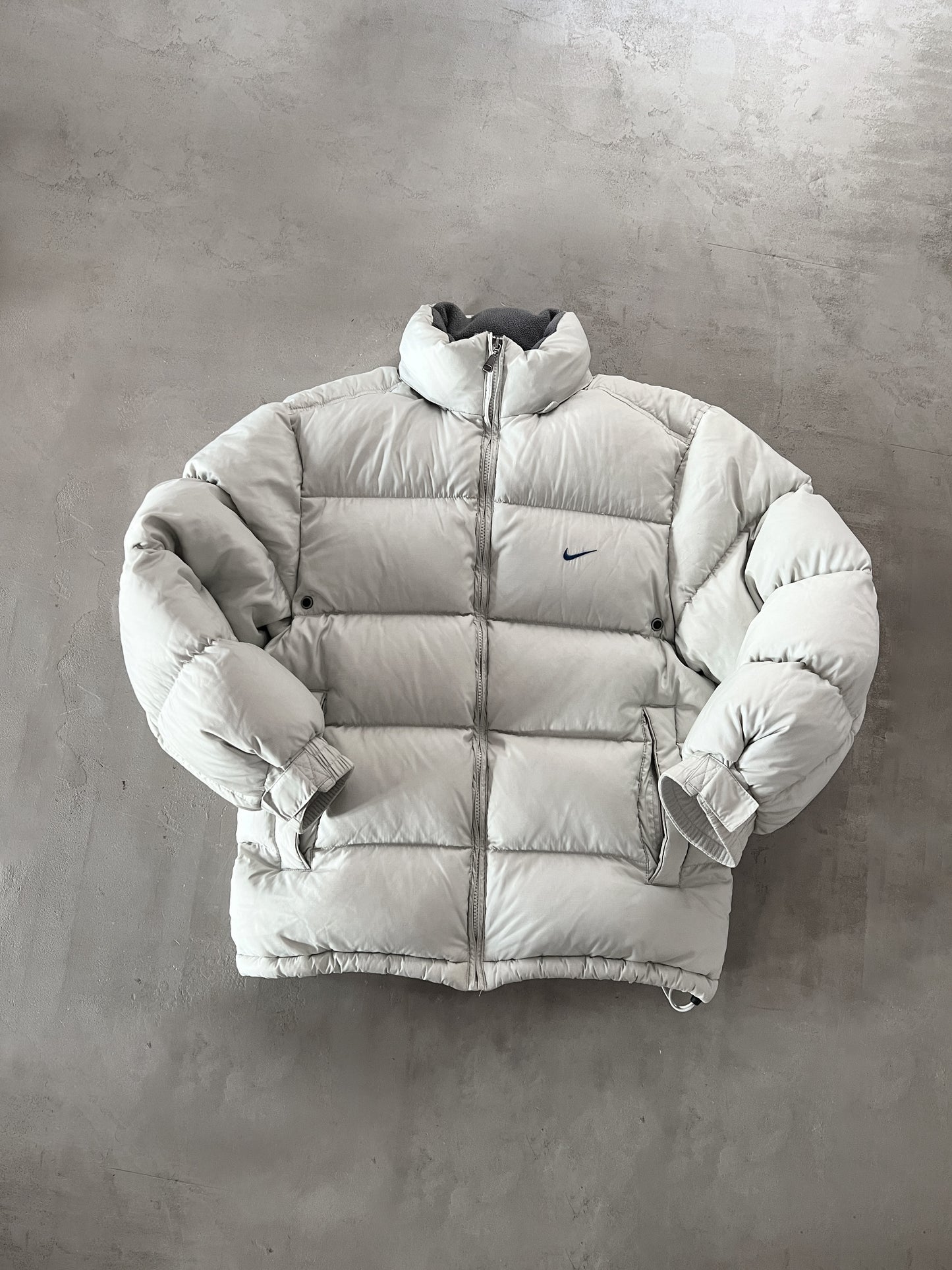 GREY/CREME NIKE PUFFER JACKET - 2000S - M