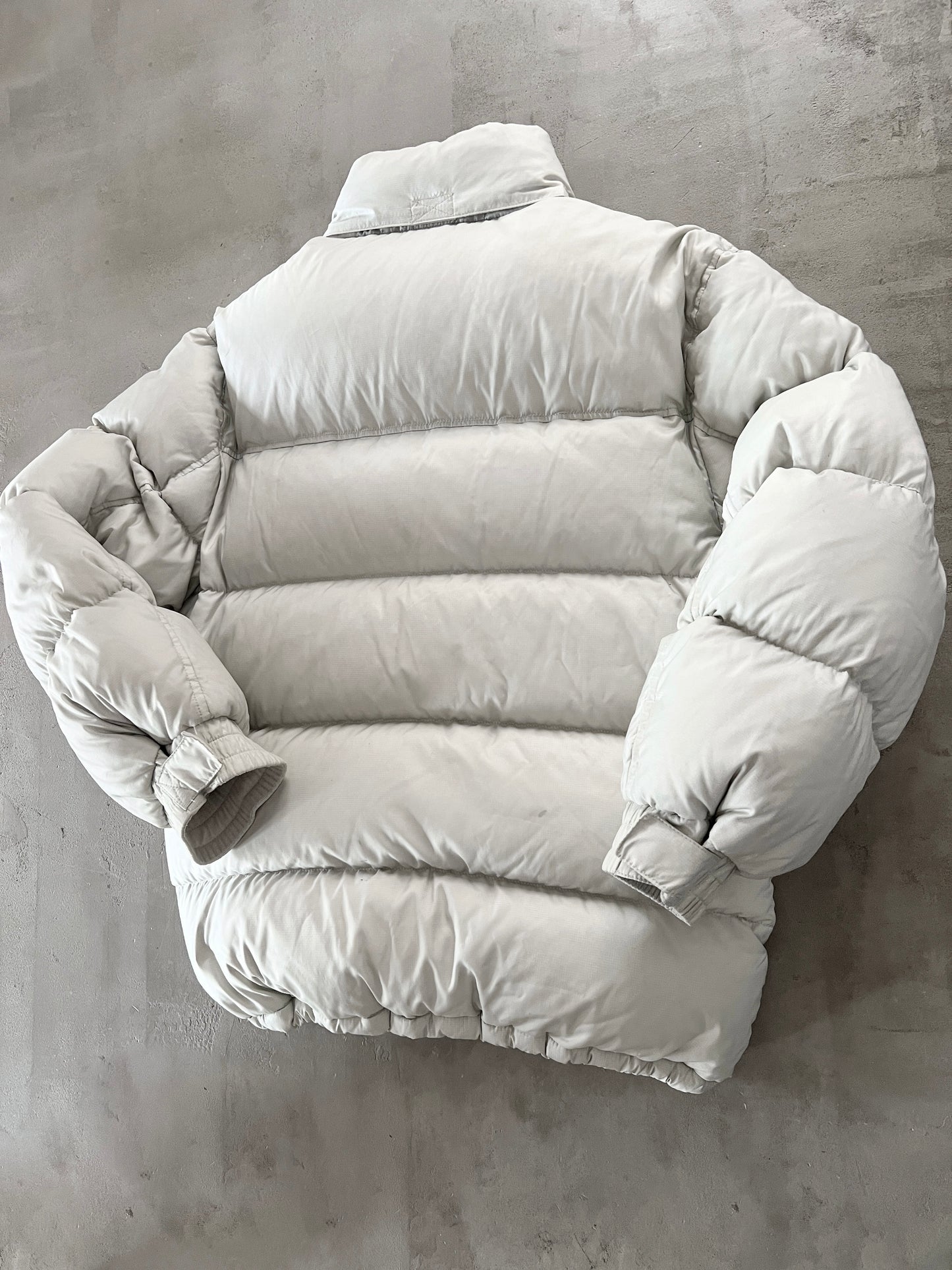 GREY/CREME NIKE PUFFER JACKET - 2000S - M