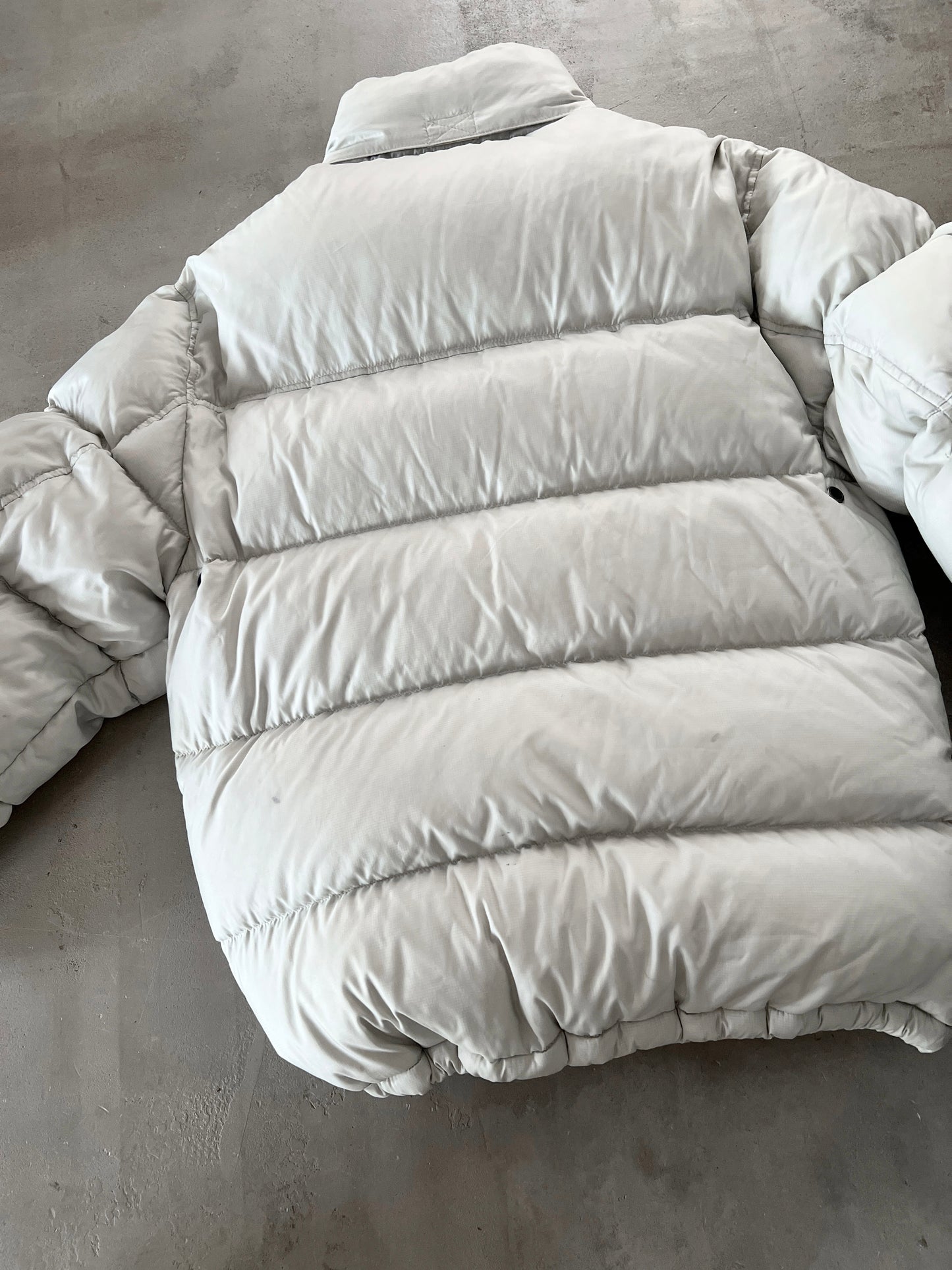 GREY/CREME NIKE PUFFER JACKET - 2000S - M