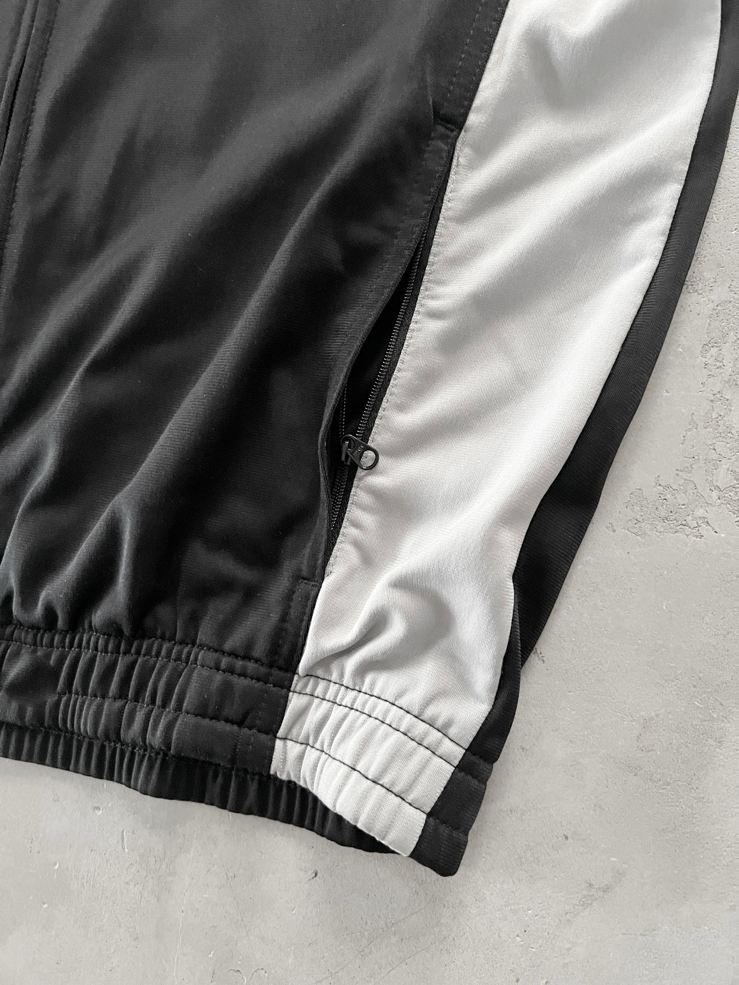 BLACK/GREY NIKE TRACK JACKET - 2000S - S