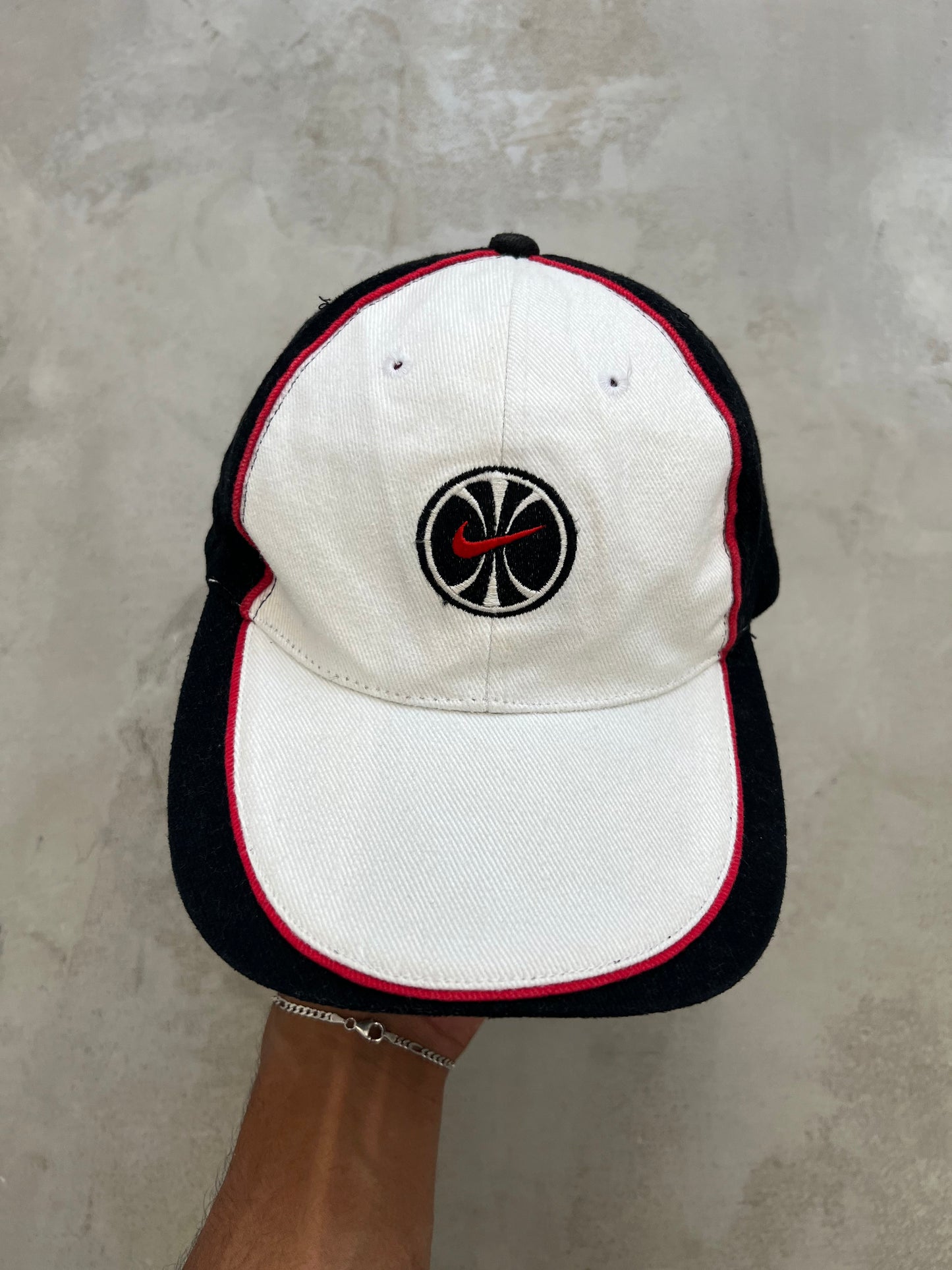 WHITE/BRED NIKE BASKETBALL CAP - 1990S