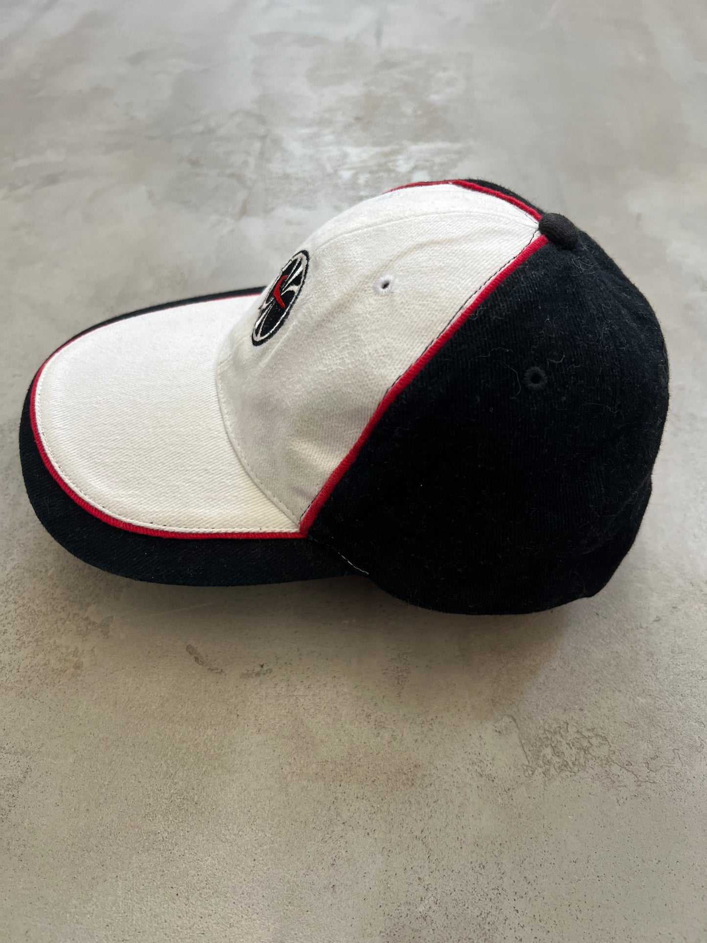 WHITE/BRED NIKE BASKETBALL CAP - 1990S