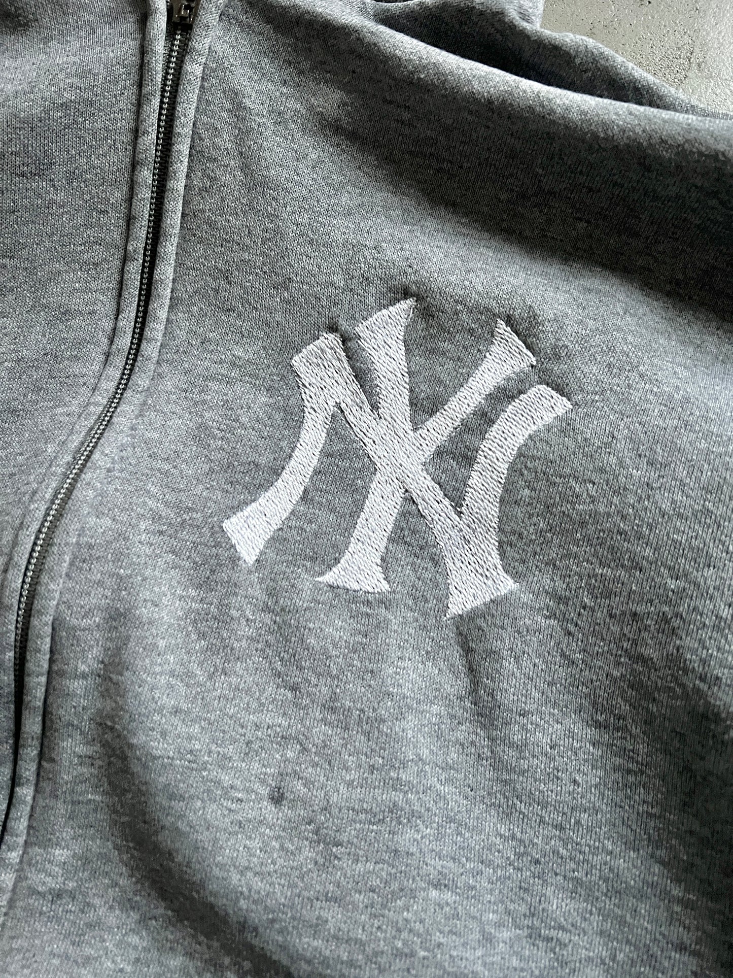 GREY YANKEES RUSSELL ZIP UP HOODIE - 1990S - L