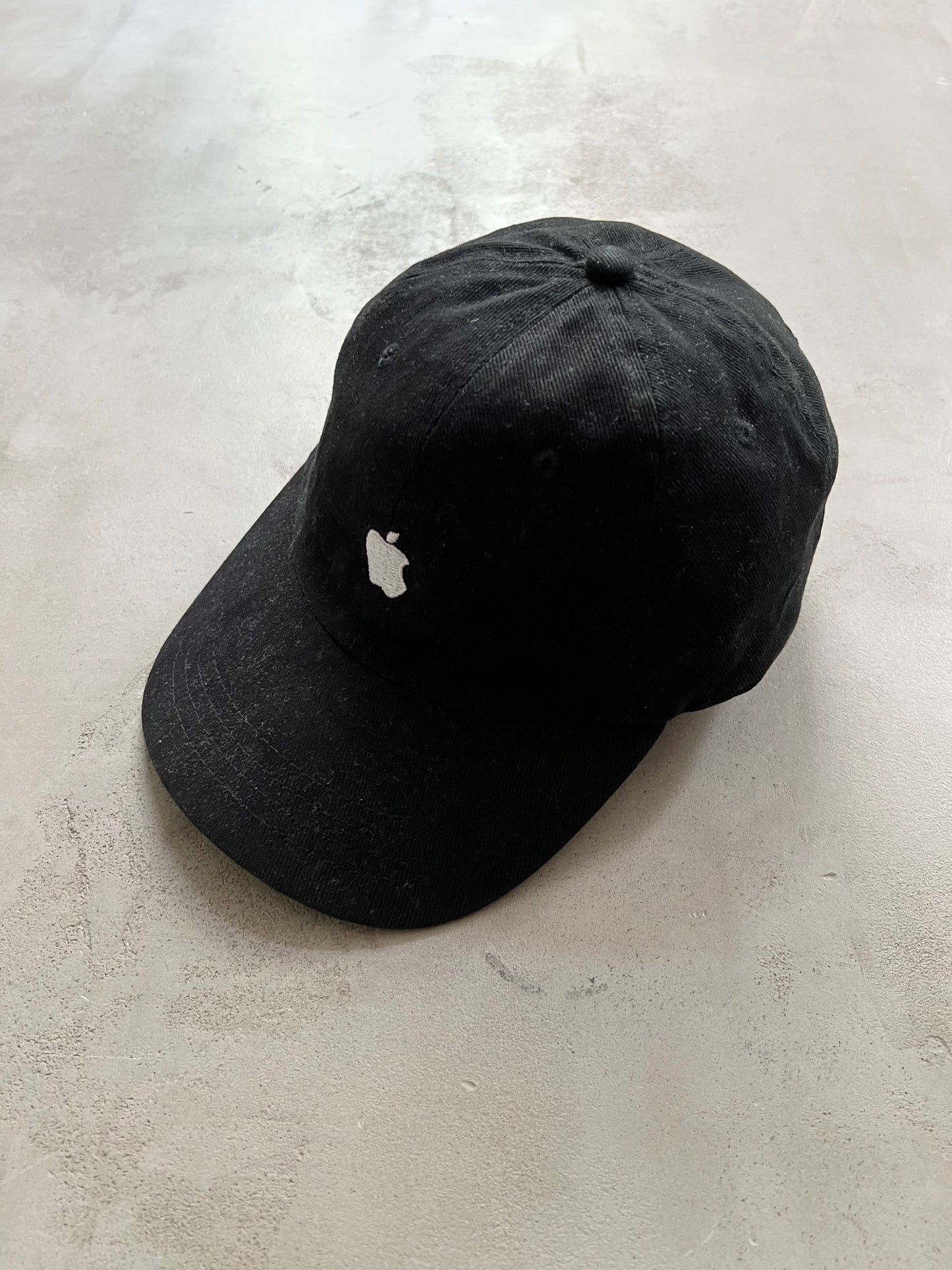 BLACK APPLE CAP - 1990S