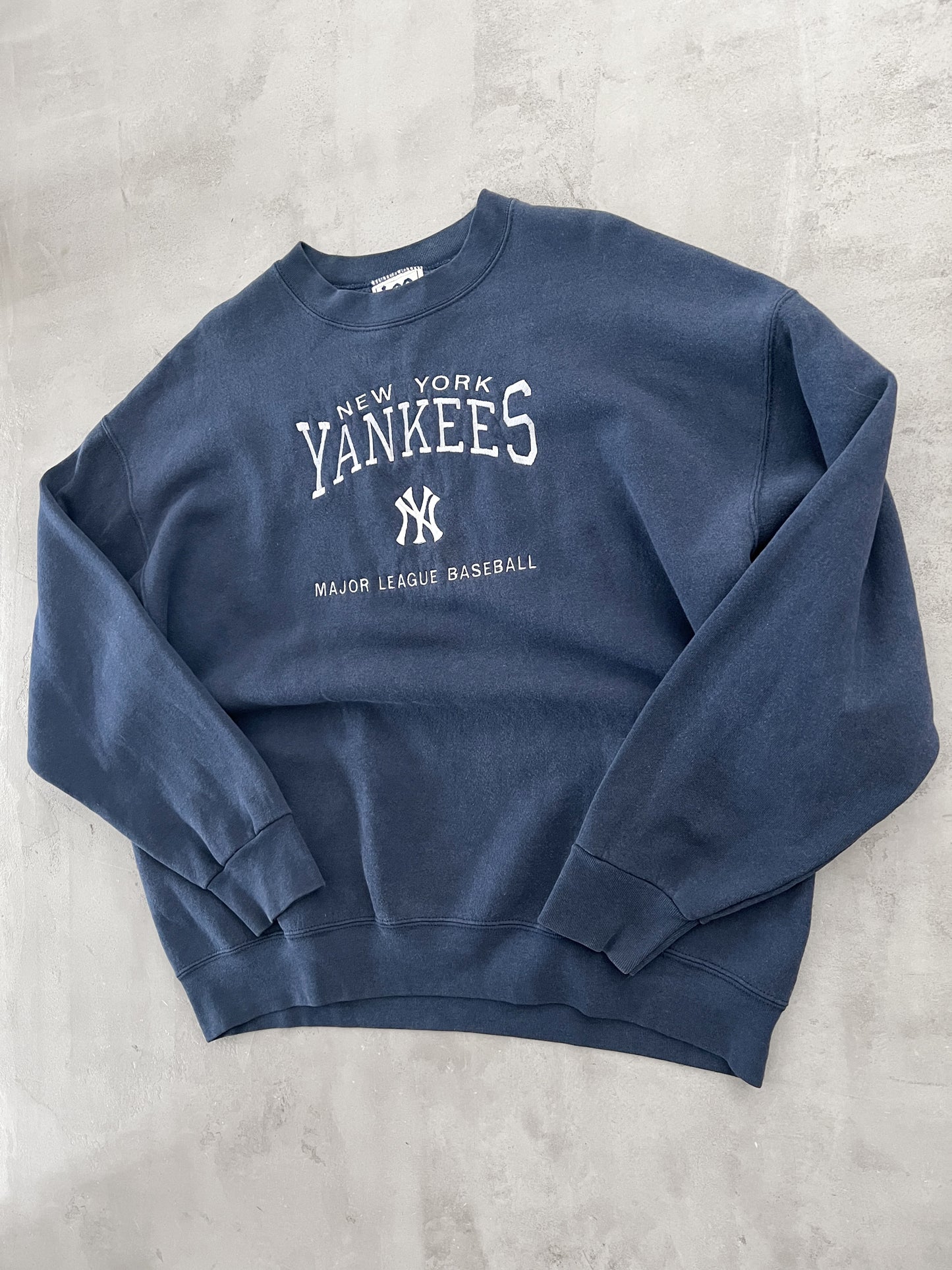 FADED NAVY YANKEES SWEATER - 1990S - XL/L