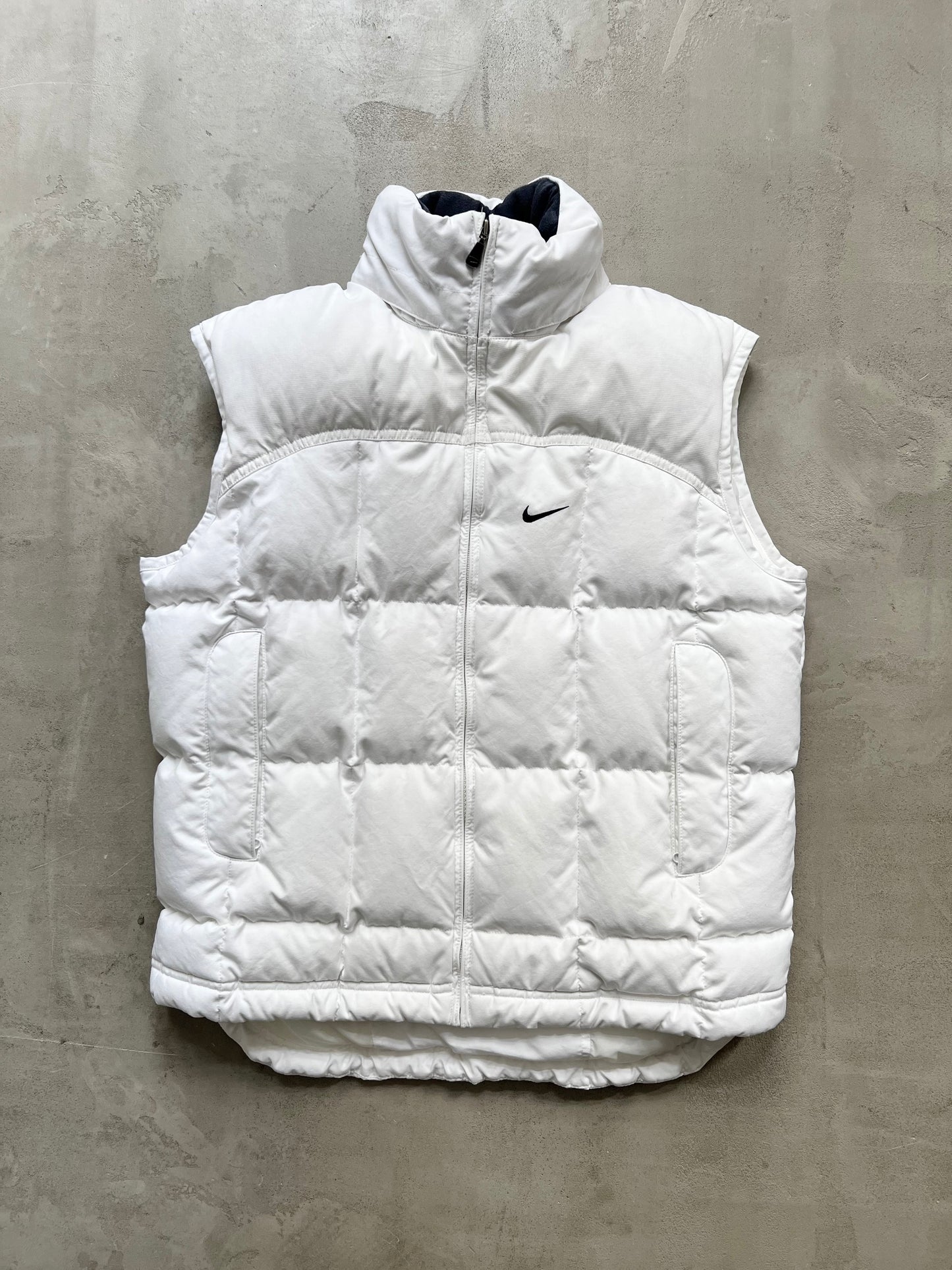 WHITE NIKE PUFFER VEST - 2000S - S