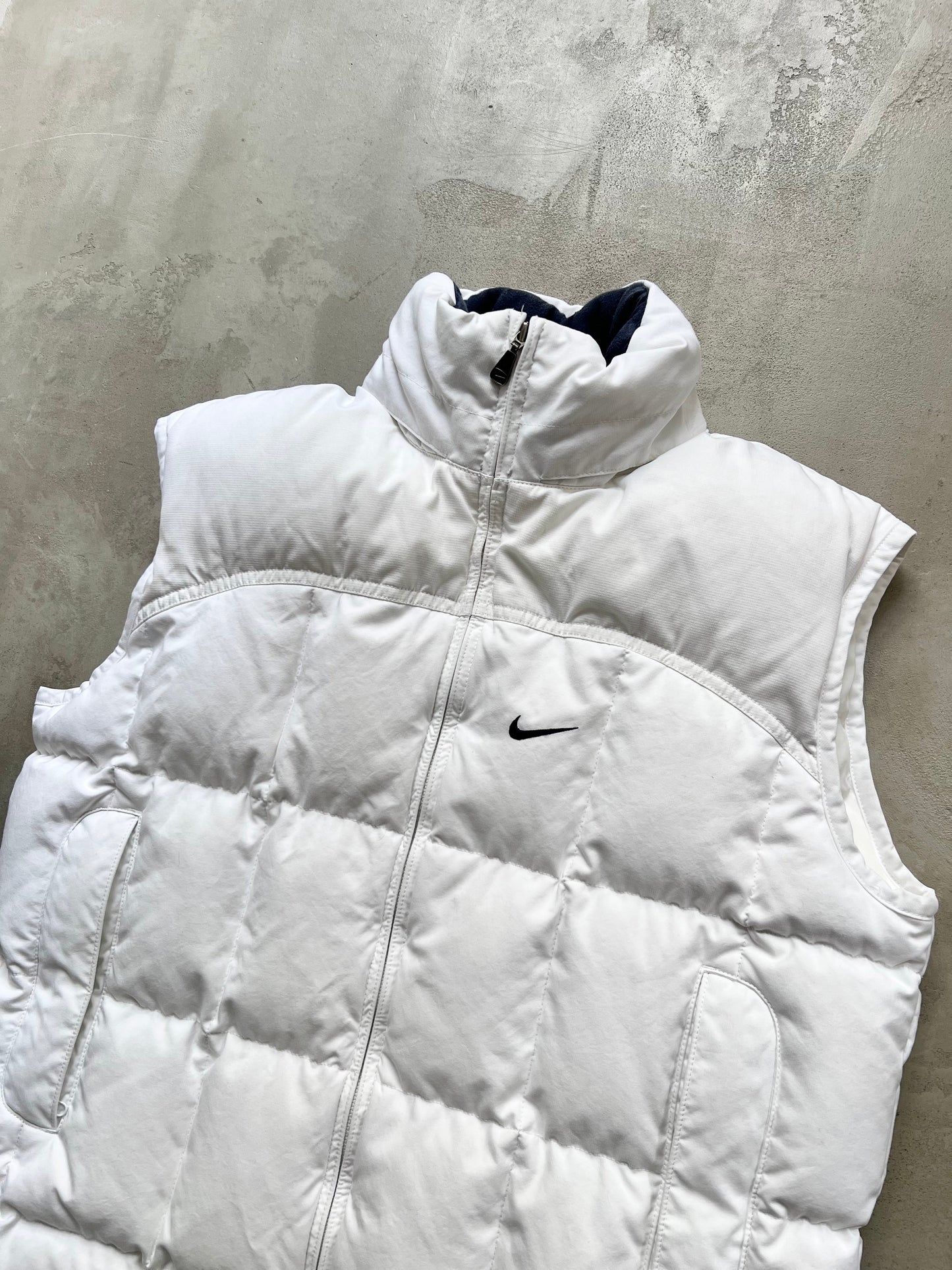 WHITE NIKE PUFFER VEST - 2000S - S