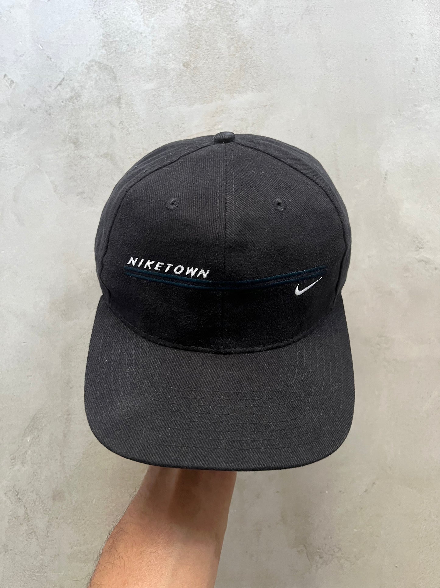 BLACK NIKE TOWN CAP - 1990S