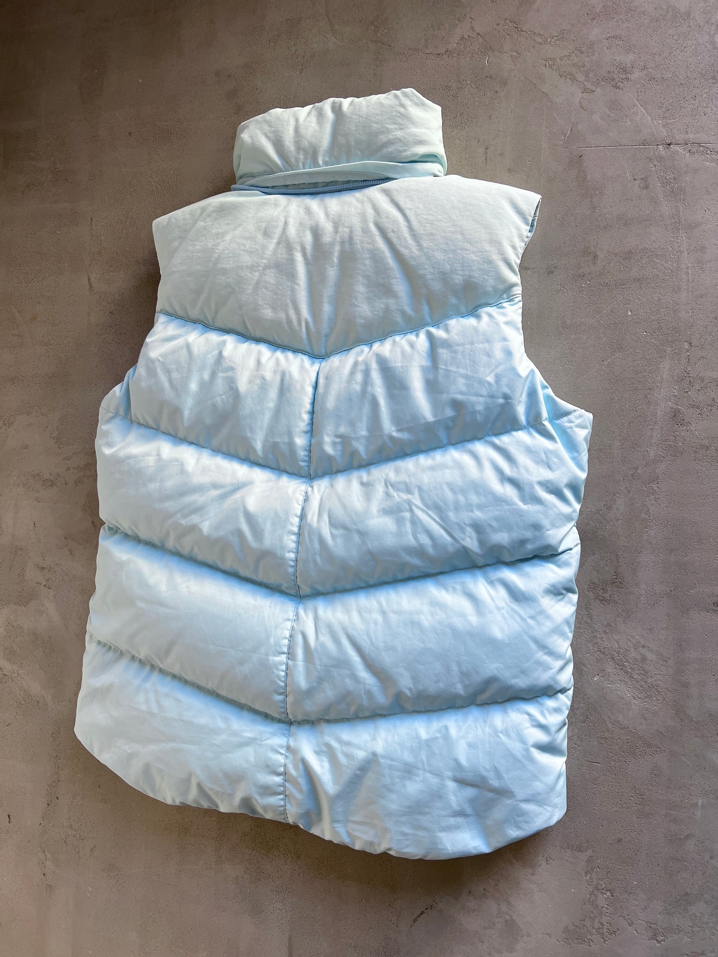 BABY BLUE NIKE PUFFER VEST - 2000S - WOMENS M