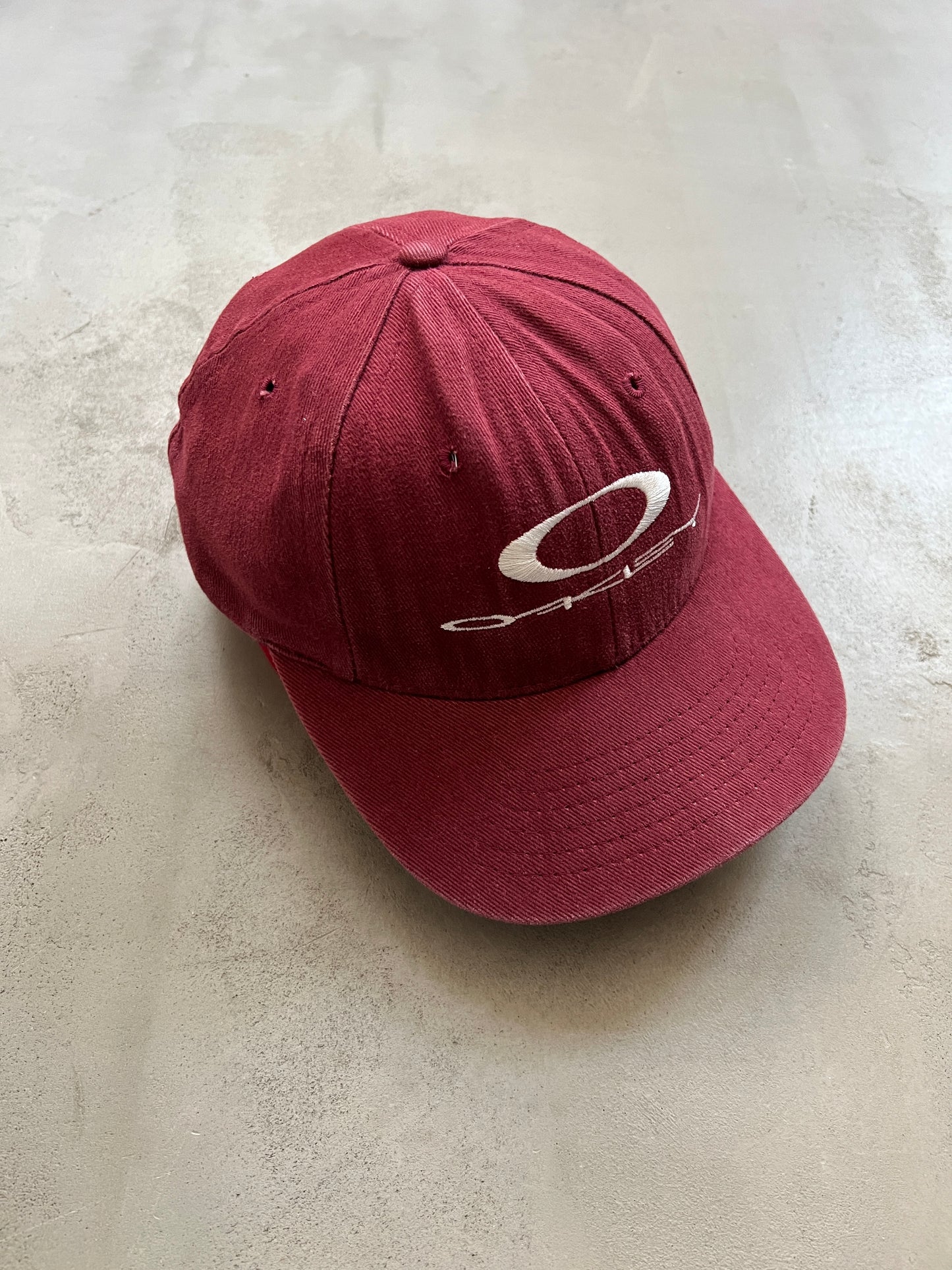 WINE RED OAKLEY SOFTWARE CAP - 2000S