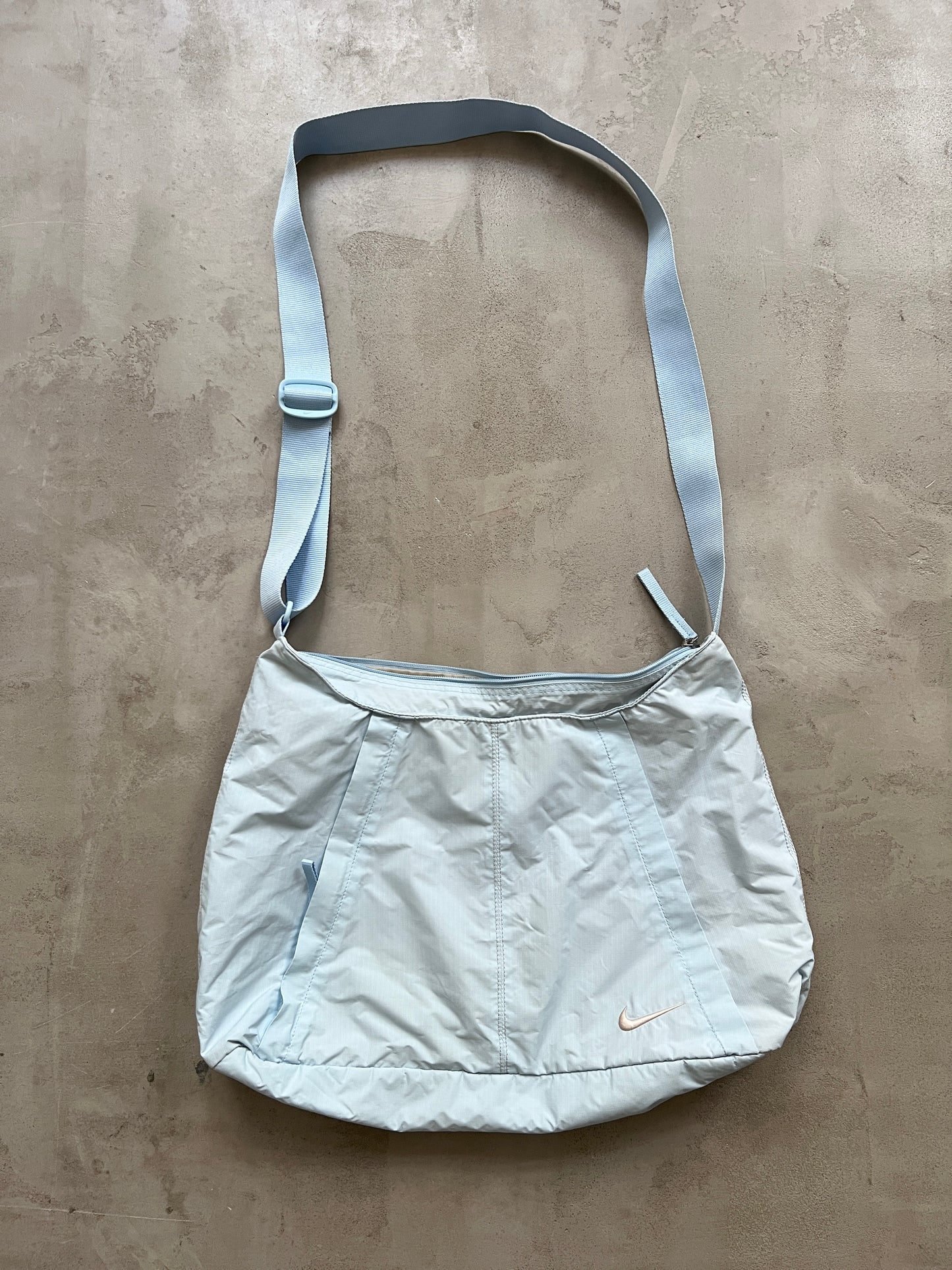 BABY BLUE NIKE MESSENGER BAG - 2000S