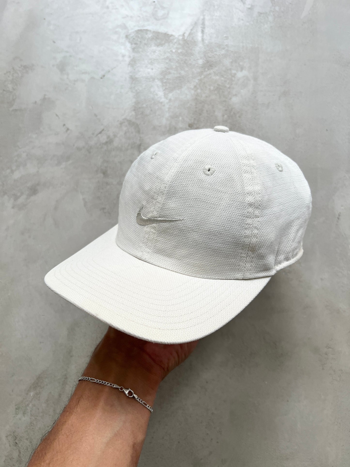 CREME NIKE CAP - 2000S