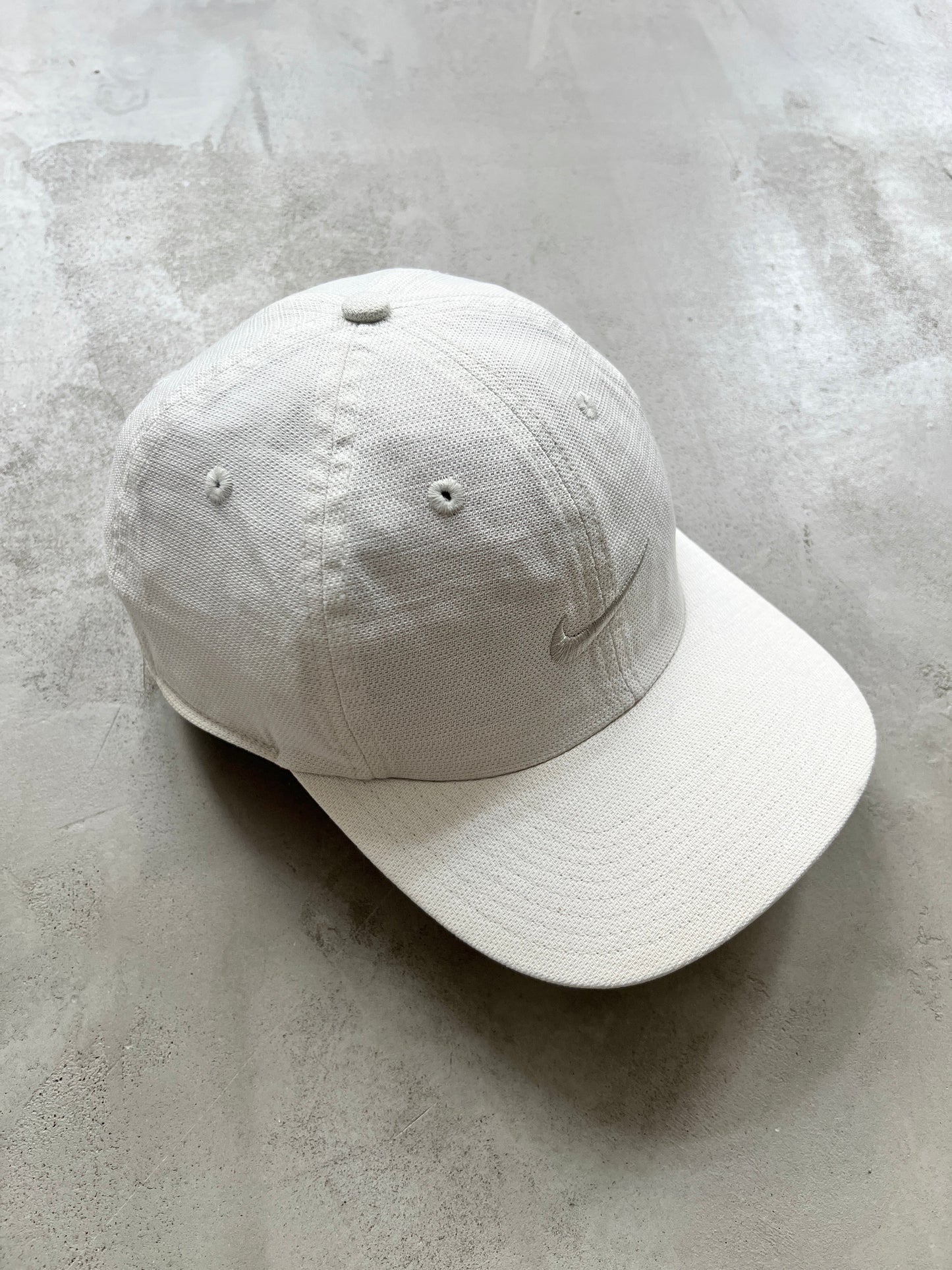 CREME NIKE CAP - 2000S