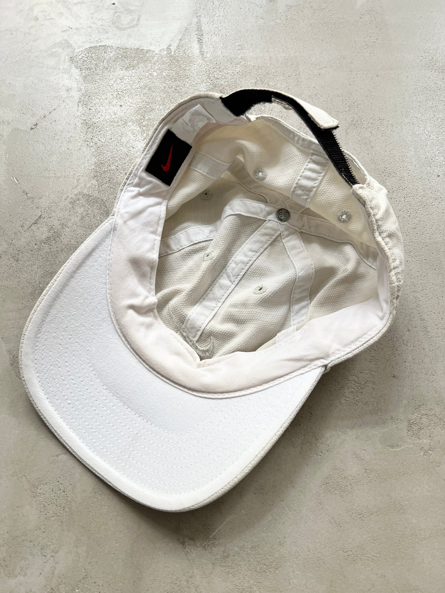 CREME NIKE CAP - 2000S