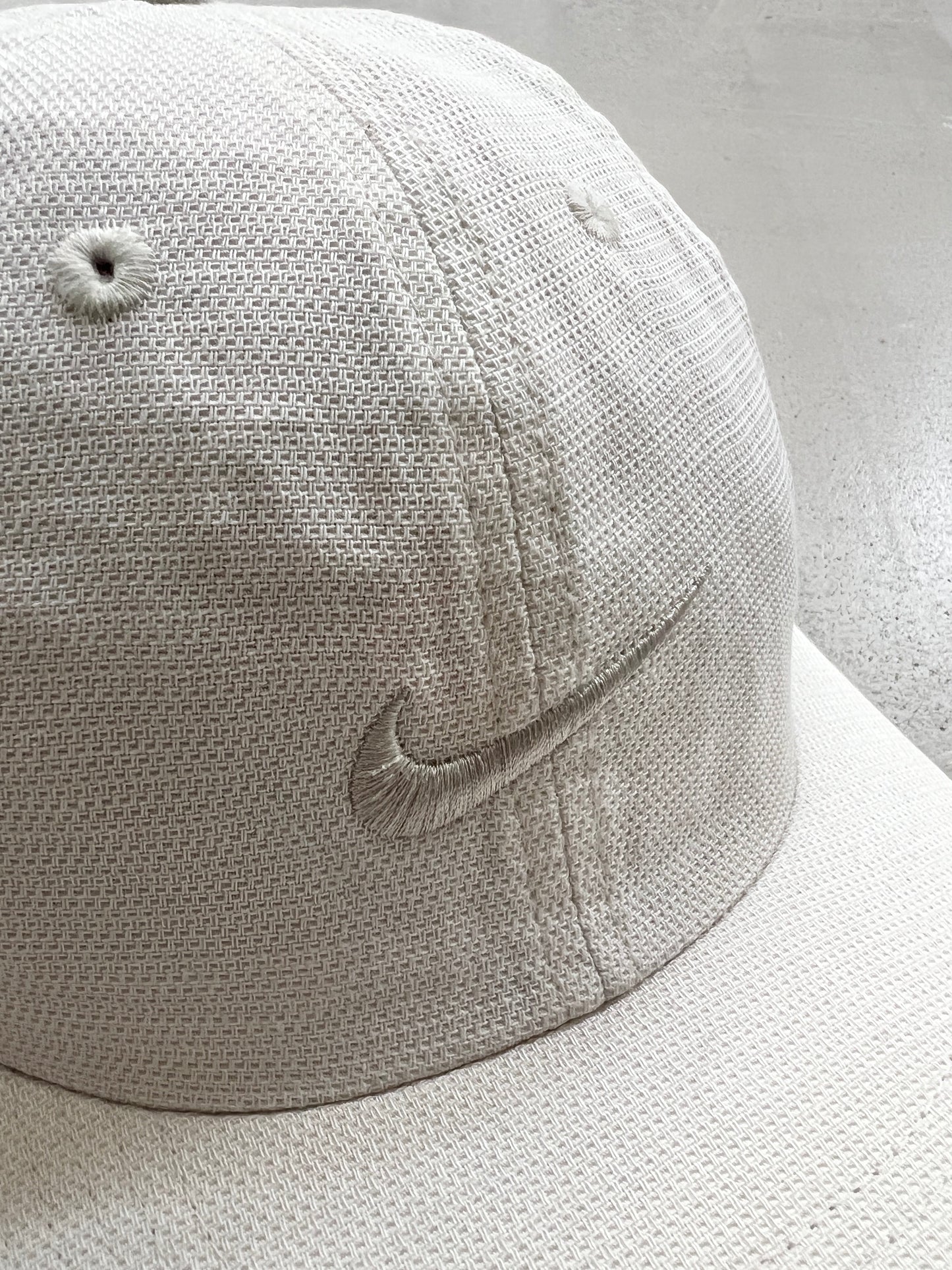 CREME NIKE CAP - 2000S
