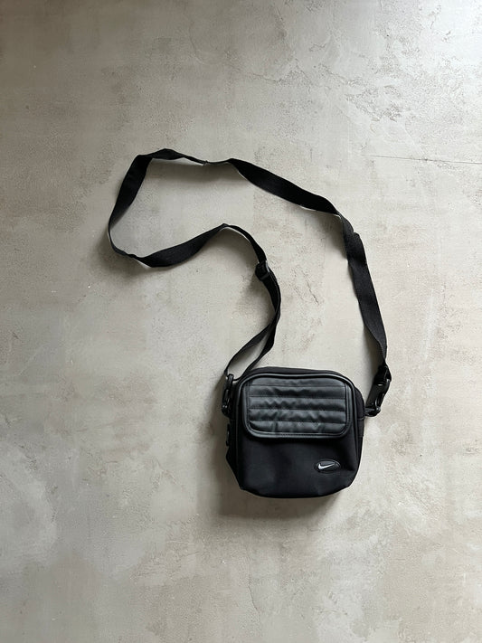 BLACK NIKE BAG - 1990S