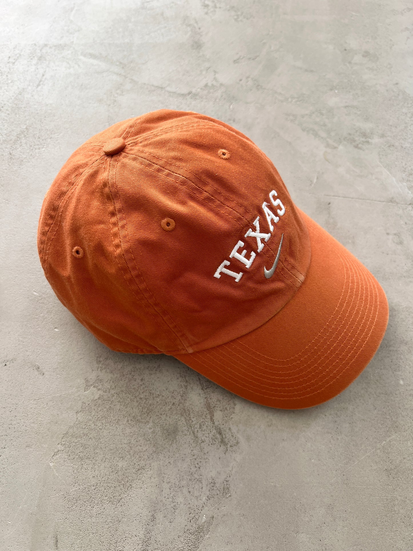 FADED ORANGE NIKE TEXAS CAP - 2000S