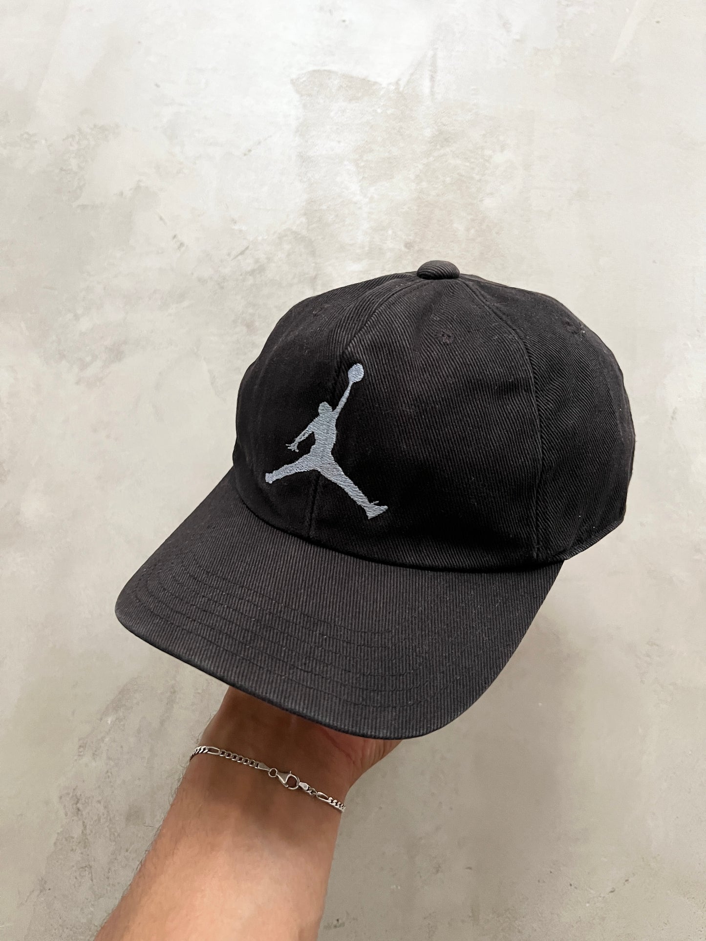 BLACK/BABY BLUE JORDAN CAP - 1990S