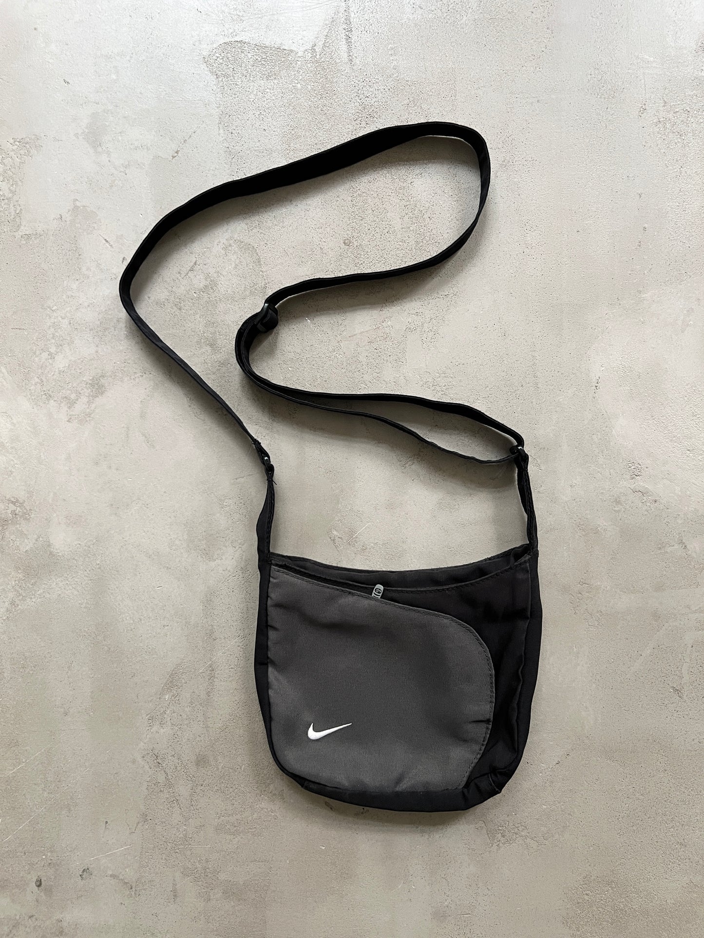 GREY/BLACK NIKE BAG - 2000S