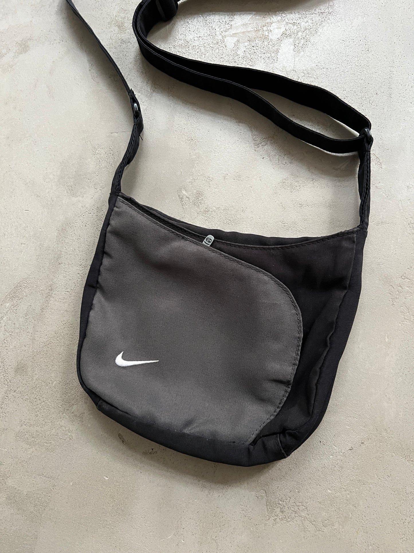 GREY/BLACK NIKE BAG - 2000S