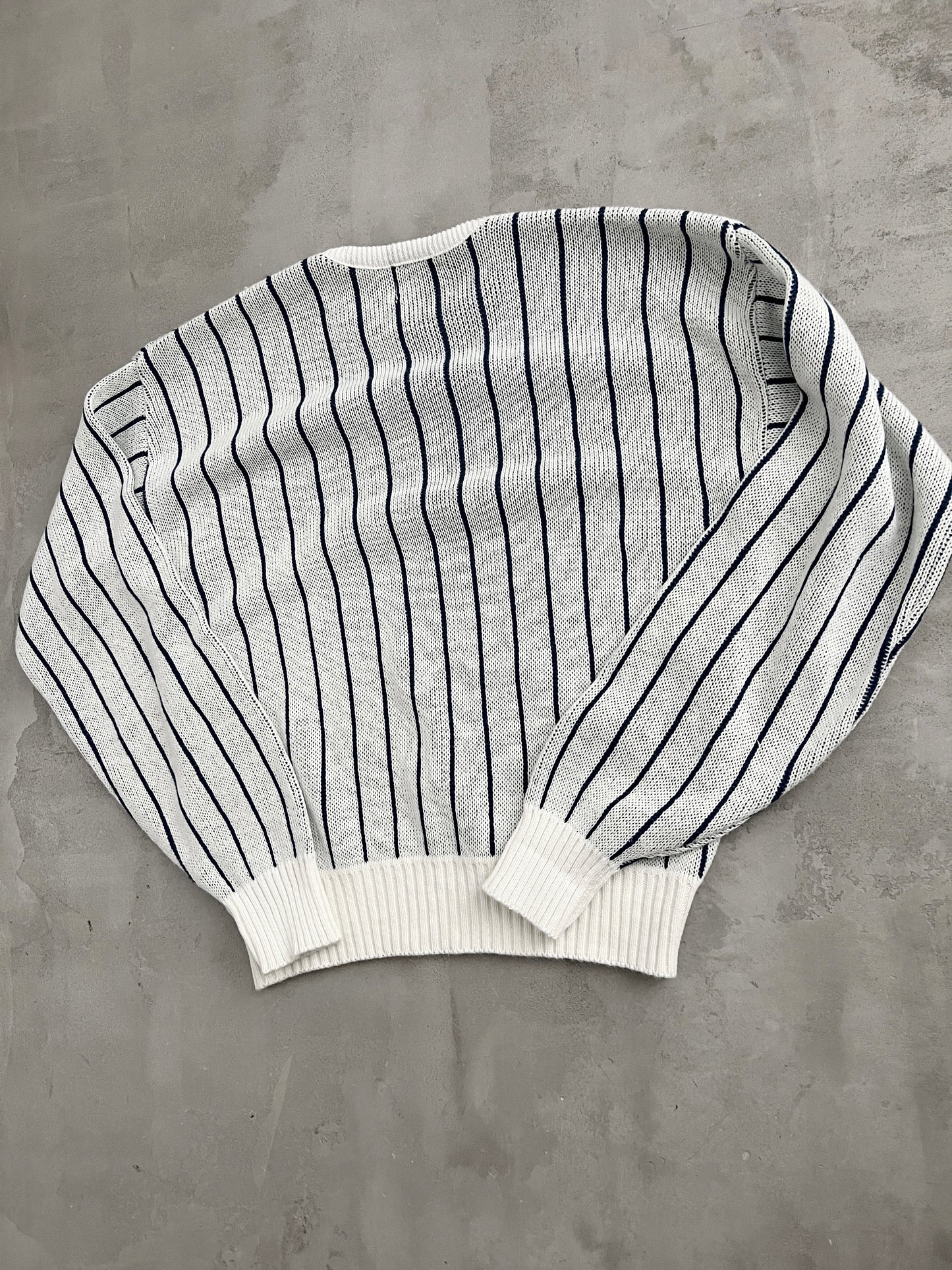 WHITE/NAVY YANKEES KNIT SWEATER - 1990S - M