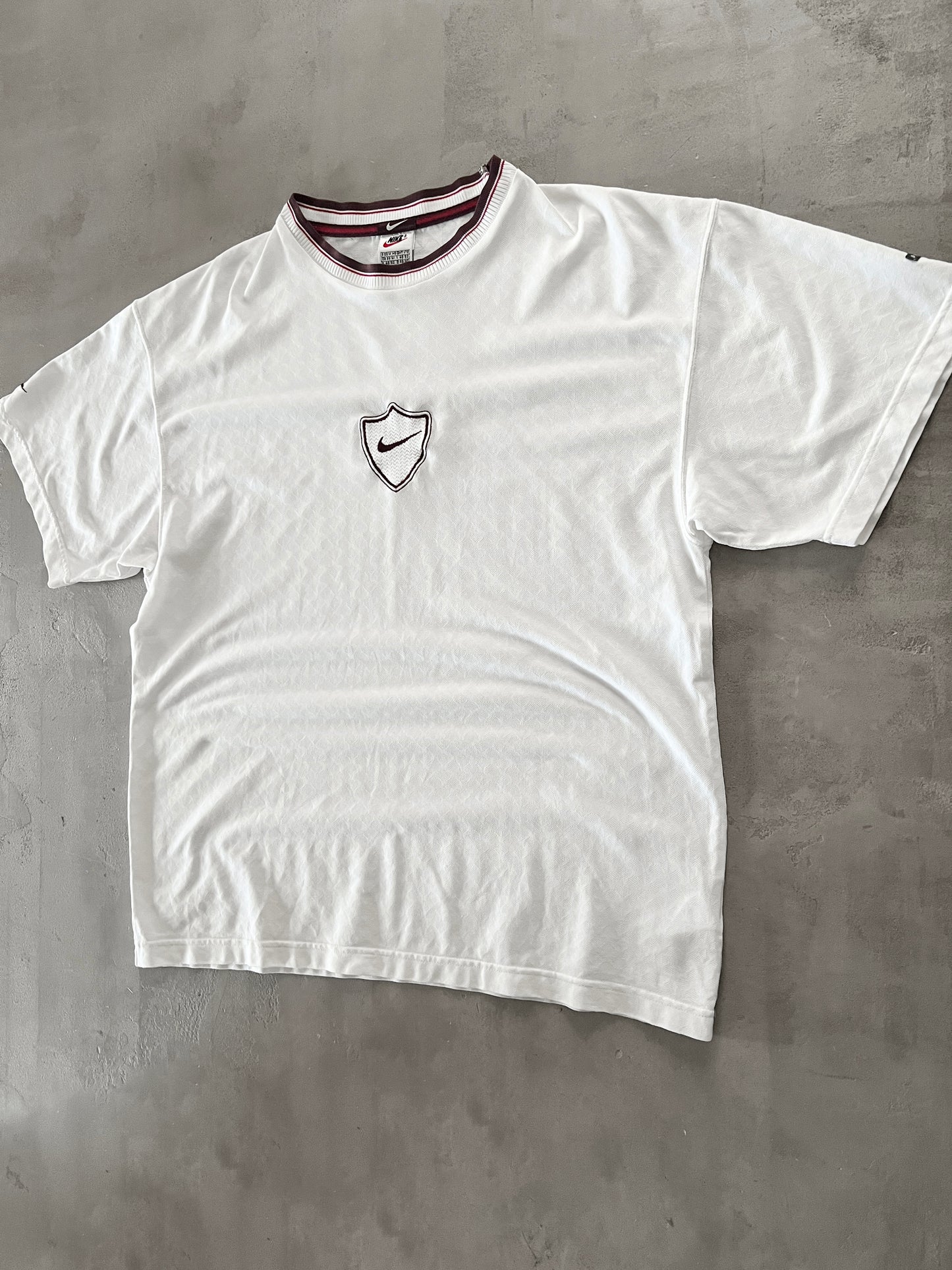 WHITE NIKE TEE - 1990S - XL/L