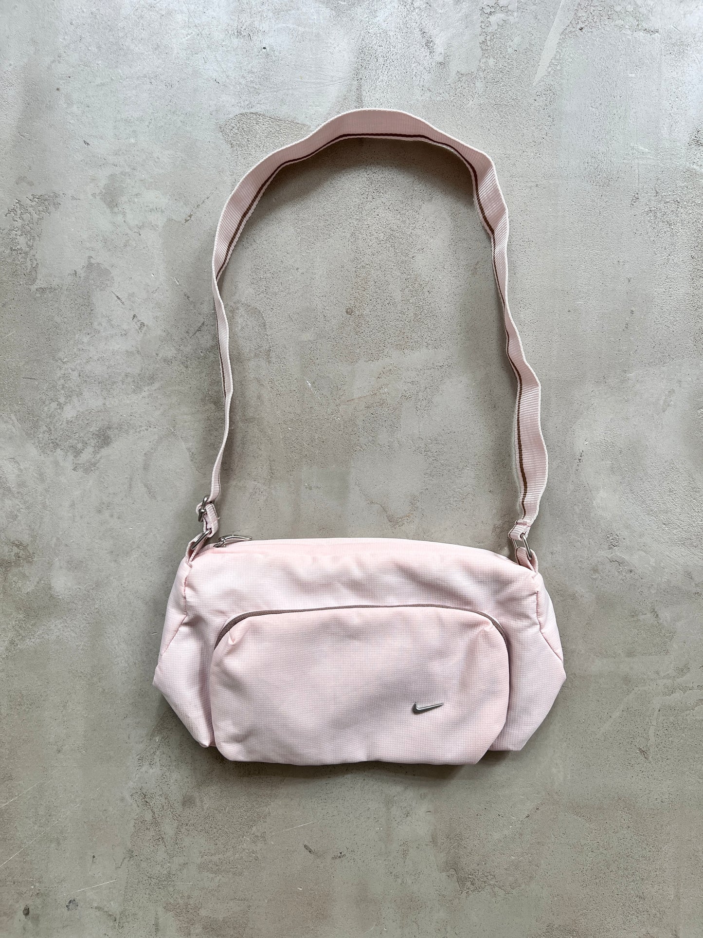 ROSÉ NIKE BAG - 2000S