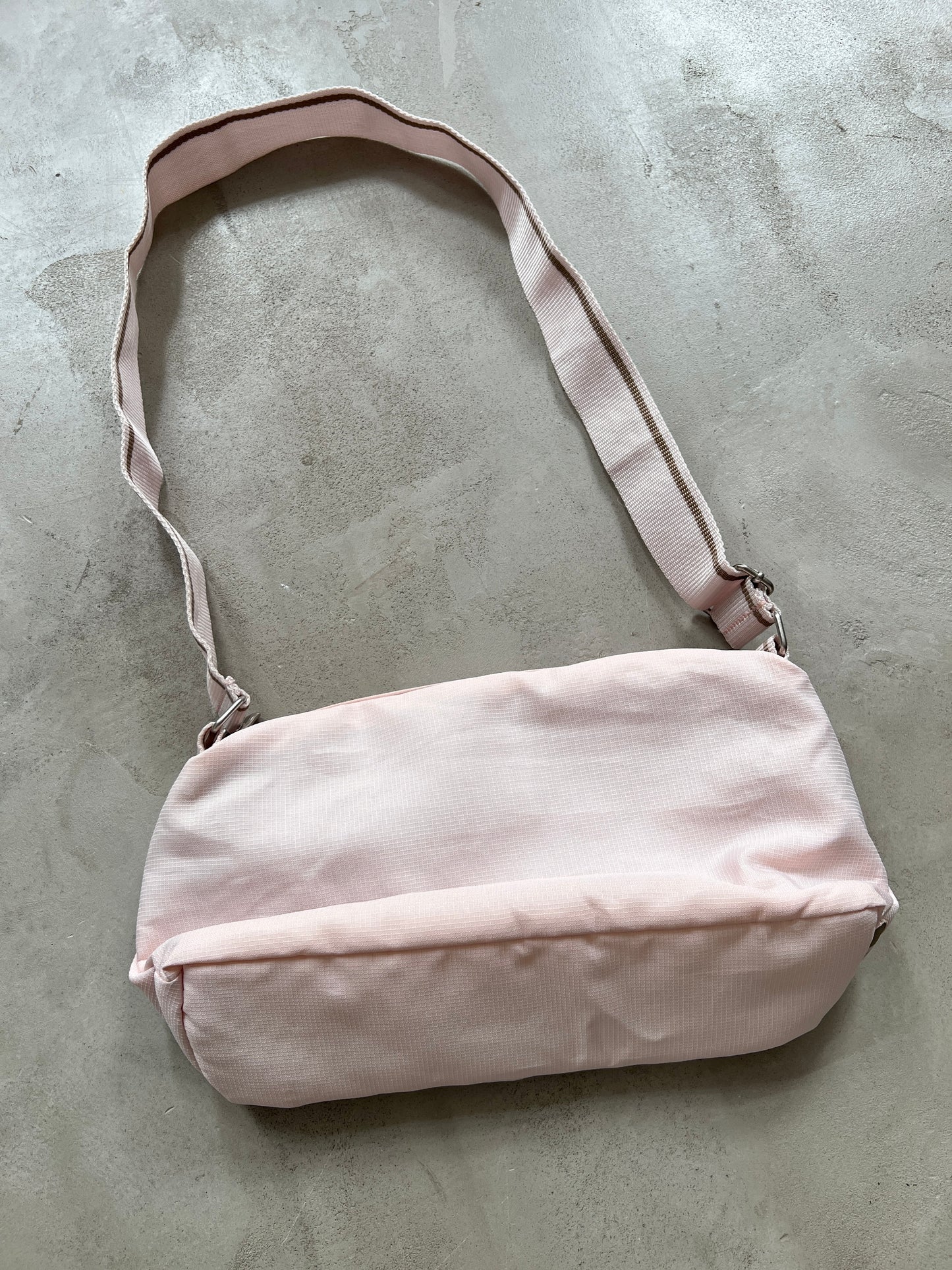 ROSÉ NIKE BAG - 2000S