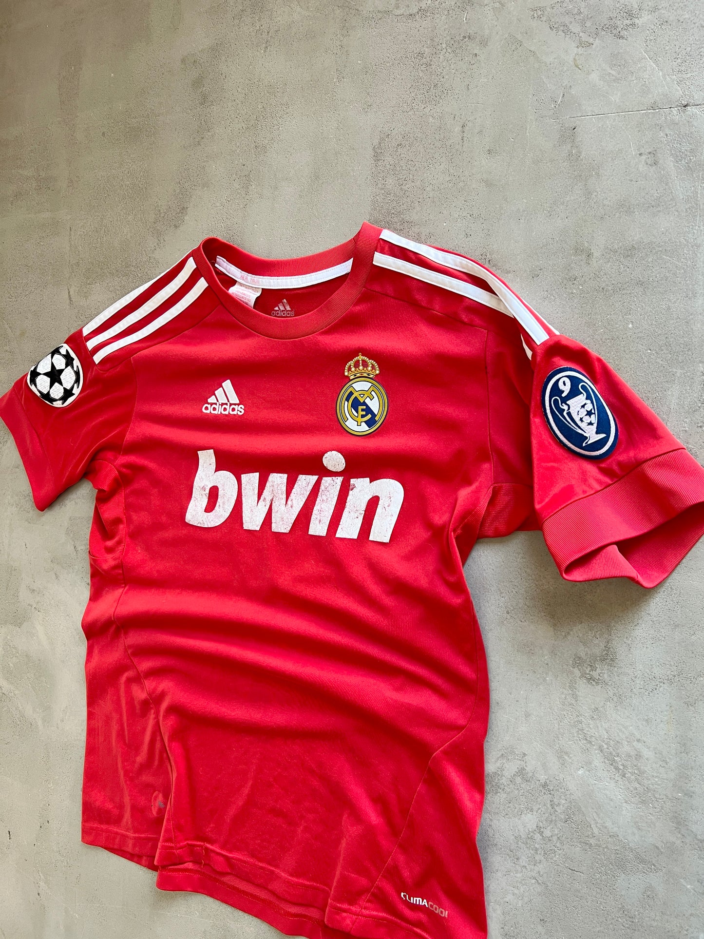 RED REAL MADRID ADIDAS JERSEY - 2000S - WOMENS M