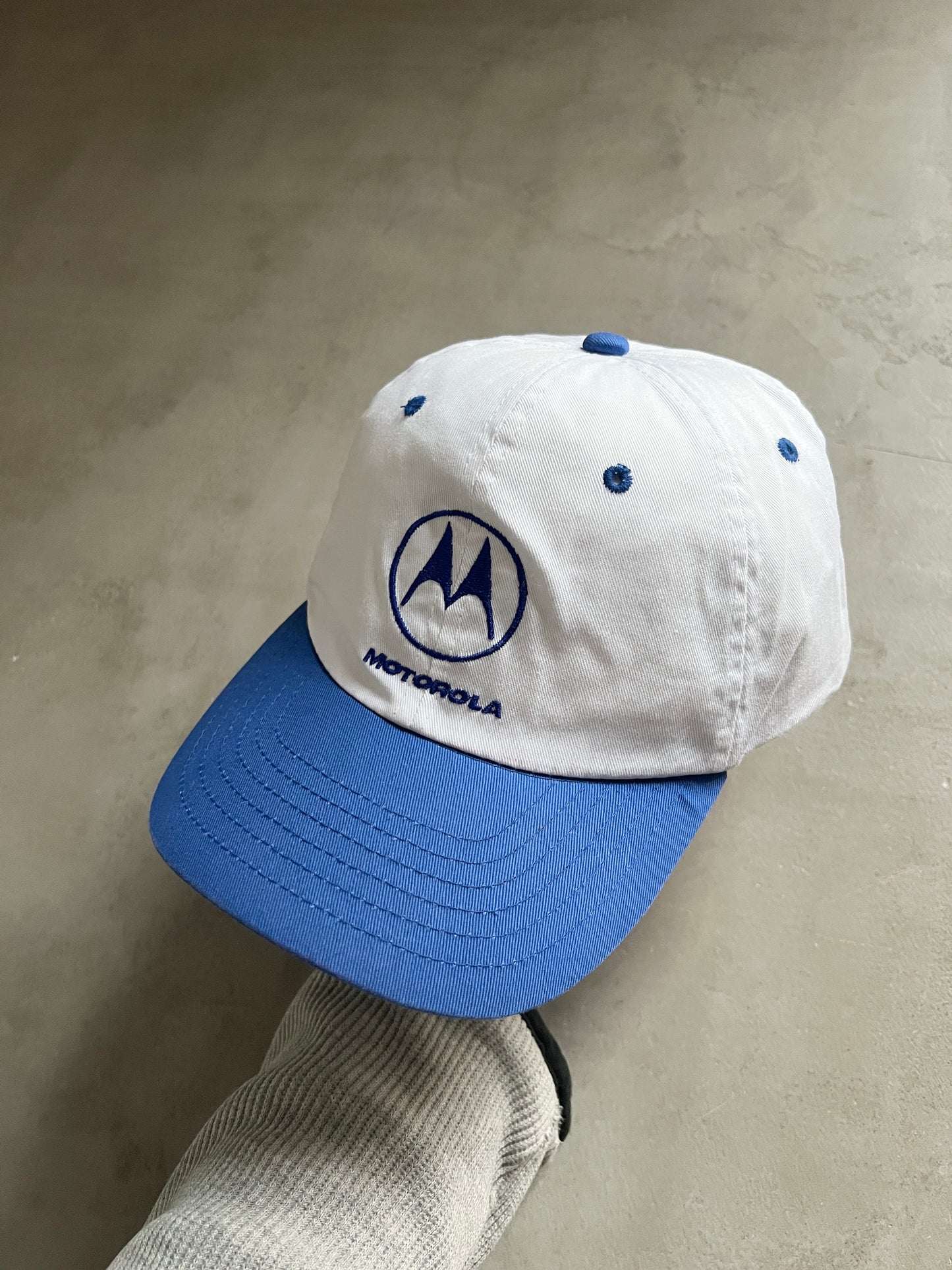 WHITE MOTOROLA PROMO CAP - 2000S