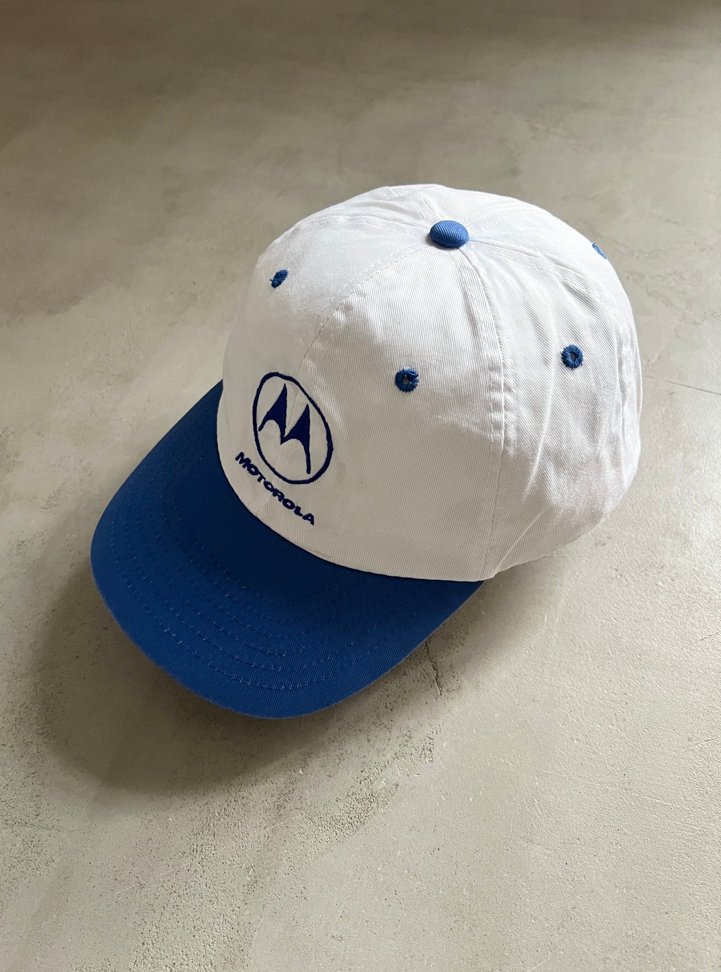 WHITE MOTOROLA PROMO CAP - 2000S