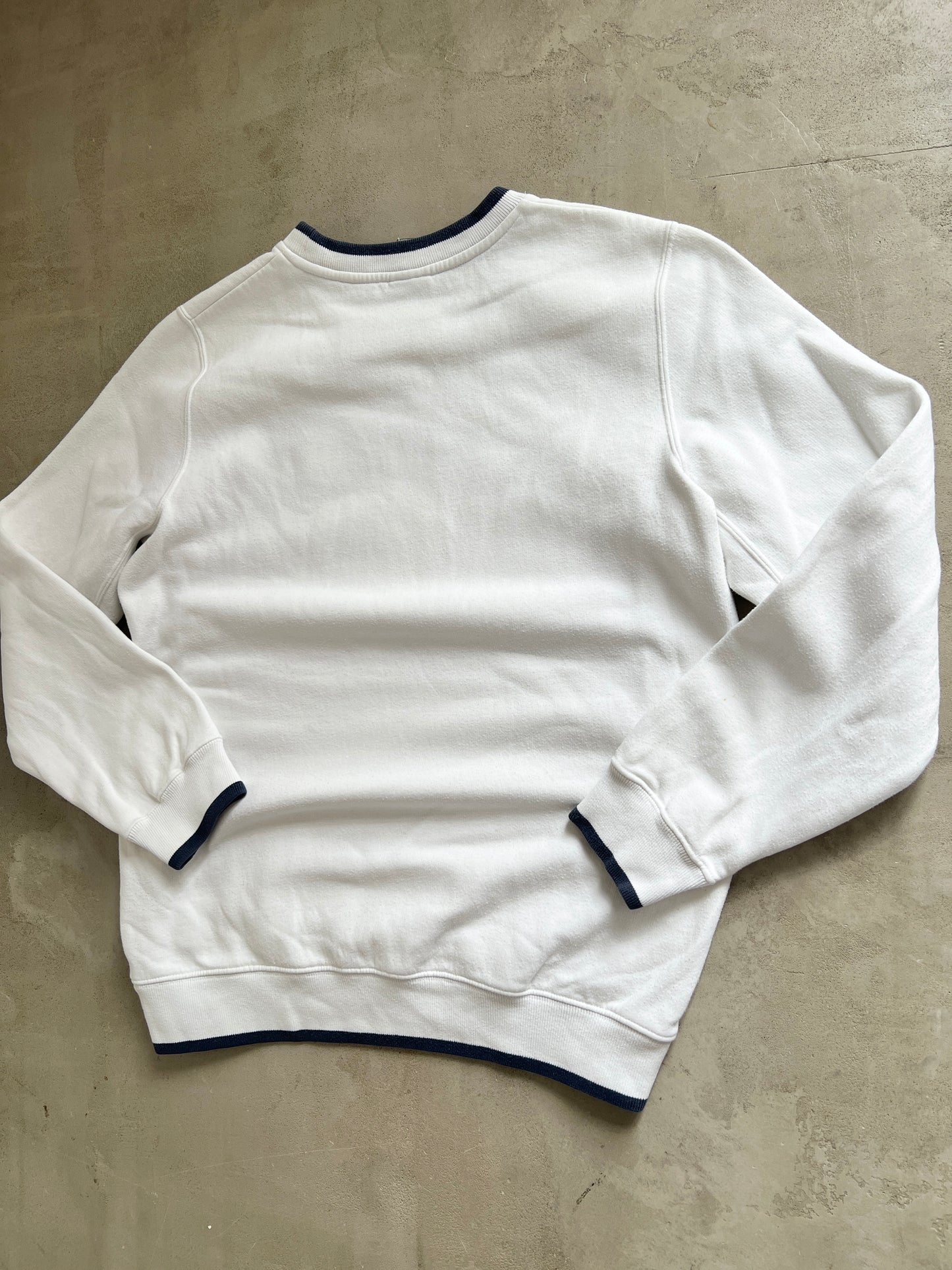 WHITE/NAVY NIKE SWEATER - 2000S - S/M
