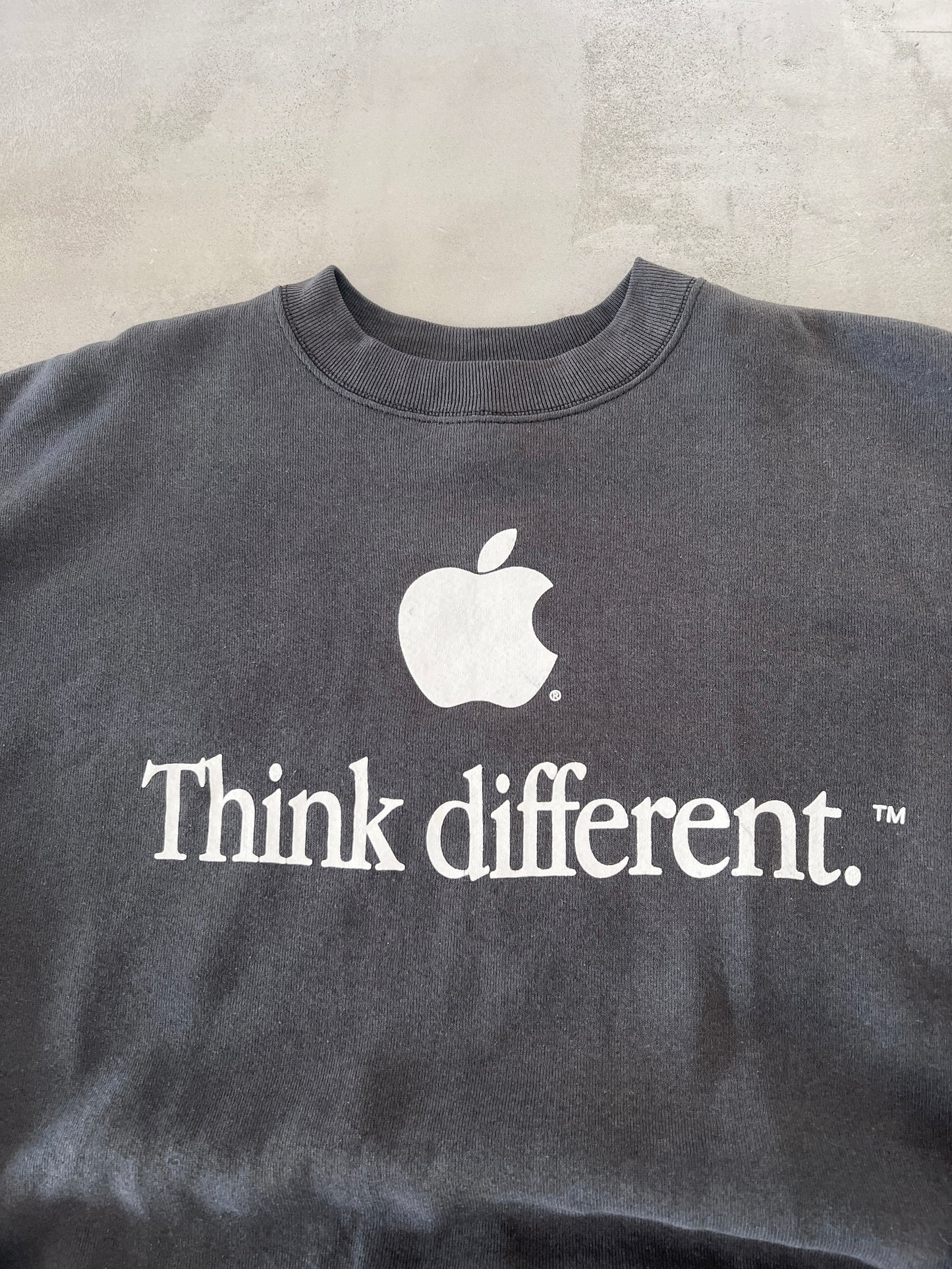BLACK APPLE SWEATER - 1990S - L/XL
