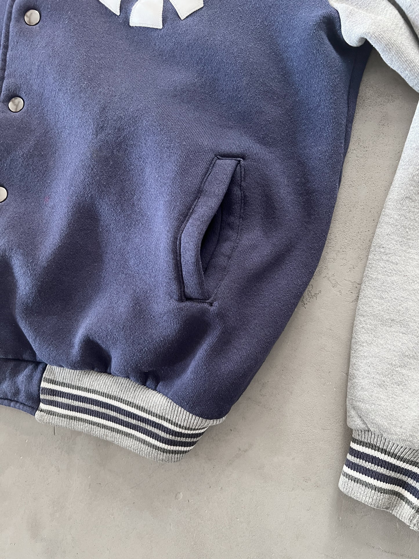 NAVY/GREY YANKEES JACKET - 1990S - M