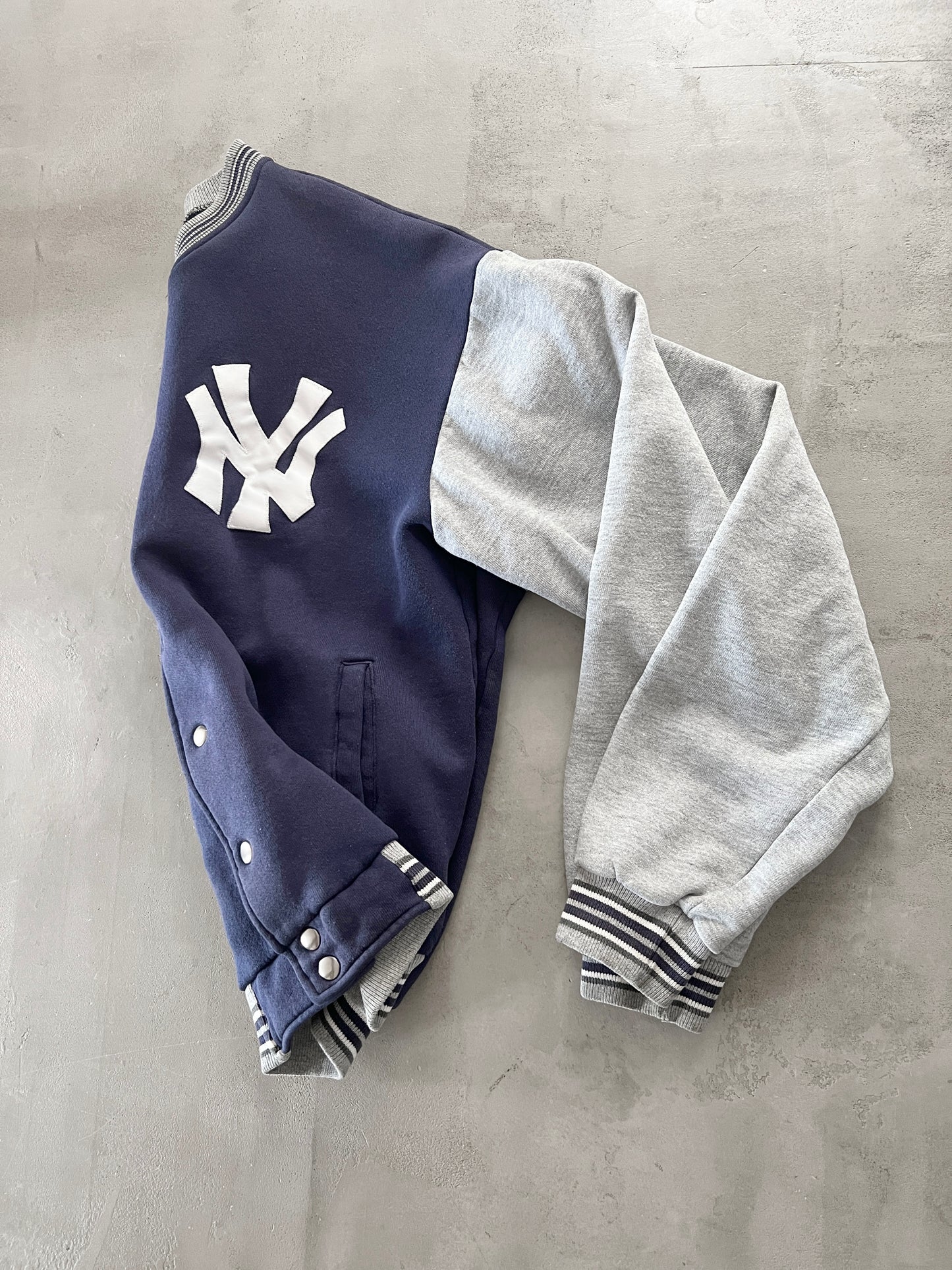 NAVY/GREY YANKEES JACKET - 1990S - M